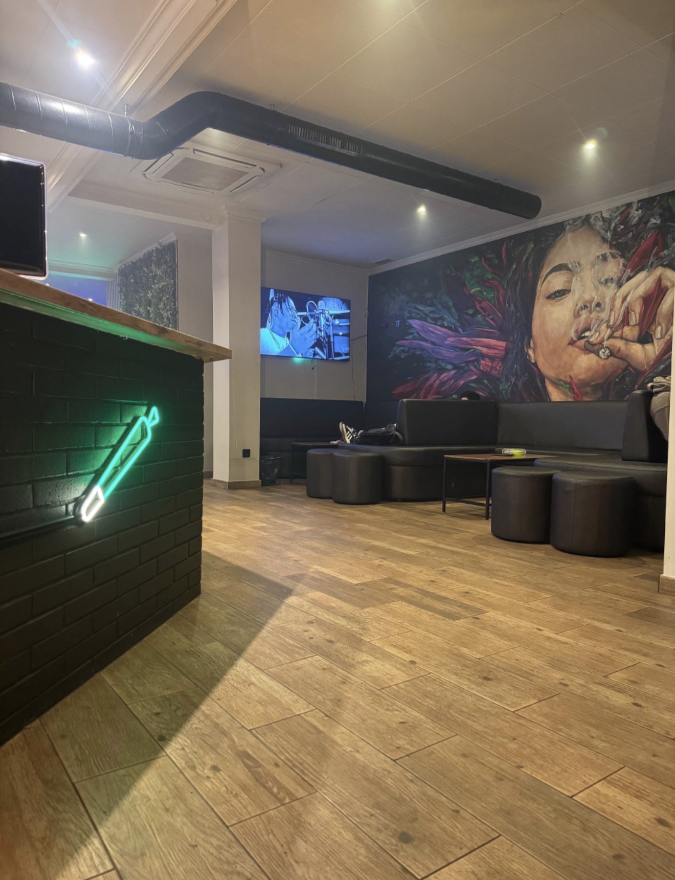 OG Ocean Green interior 2